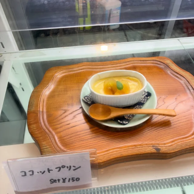 昨日から朝の気温がだいぶ過ごしやすくなりましたね🥰

本日10:00から14:30（L.O.14:00）までの営業となります！

セットデザートでお出しするプリンには季節のフルーツがのります！
本日はうちで採れたぶどうを使っております🍇✨

採れたてのフルーツやトマトも直売しております✨

お買い物もぜひぜひお立ち寄り下さい🥳✨

皆様が素敵な1日になりますように…🪄✨

#あんこ椿 #日進市カフェ 
#日々の畑 #レトロカフェ #穏やかな時間